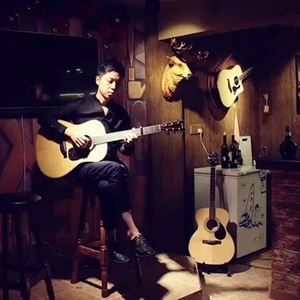 老妇擦她的老荫户
